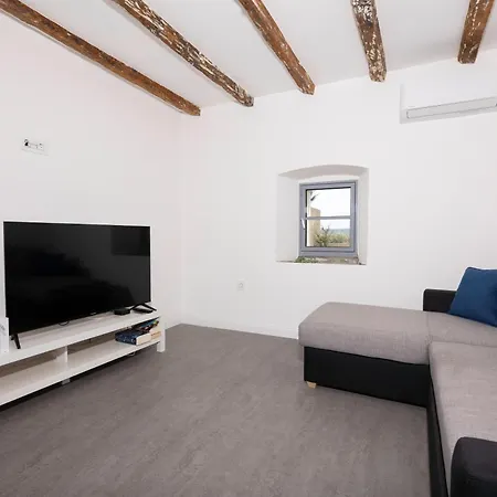 Holiday home Floresco Nerezine