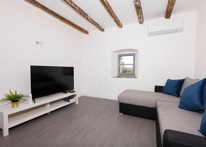 Holiday home Floresco Nerezine
