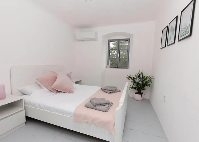 Holiday home Floresco Nerezine